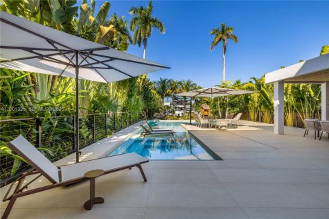 Villa ou maison à louer à Miami, Floride: 6 chambres, 517.28 m2 № 2170289 - photo 8
