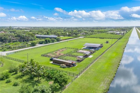 Propiedad comercial en venta en Homestead, Florida № 2432112 - foto 13