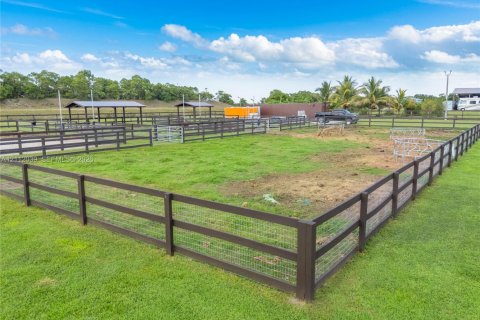 Propiedad comercial en venta en Homestead, Florida № 2432112 - foto 21