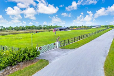 Propiedad comercial en Homestead, Florida № 2432112