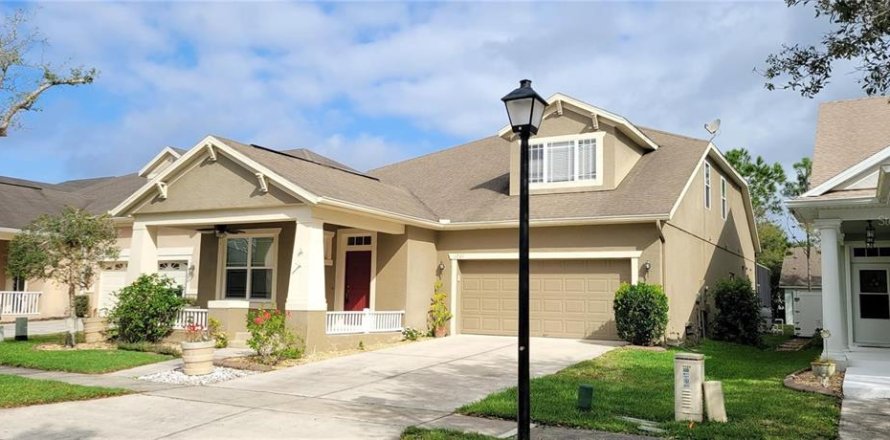 House in Orlando, Florida 5 bedrooms, 246.93 sq.m. № 1819197