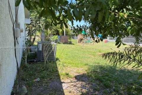 House in Port St. Lucie, Florida 3 bedrooms, 161.09 sq.m. № 2060355 - photo 15