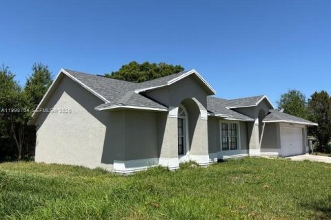 House in Port St. Lucie, Florida 3 bedrooms, 161.09 sq.m. № 2060355 - photo 2