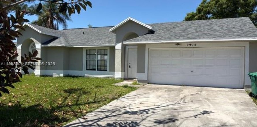 House in Port St. Lucie, Florida 3 bedrooms, 161.09 sq.m. № 2060355