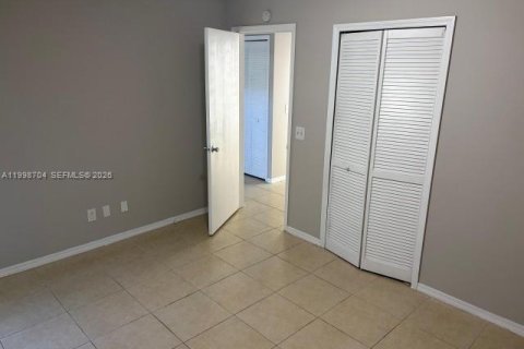 House in Port St. Lucie, Florida 3 bedrooms, 161.09 sq.m. № 2060355 - photo 12