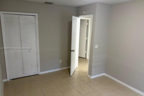 House in Port St. Lucie, Florida 3 bedrooms, 161.09 sq.m. № 2060355 - photo 13