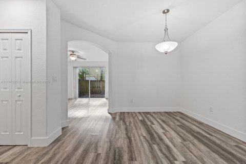 Townhouse in Homestead, Florida 4 bedrooms, 172.05 sq.m. № 1996024 - photo 6