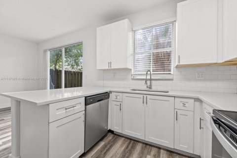 Townhouse in Homestead, Florida 4 bedrooms, 172.05 sq.m. № 1996024 - photo 17