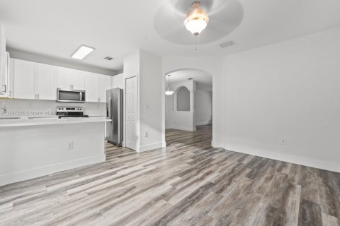 Townhouse in Homestead, Florida 4 bedrooms, 172.05 sq.m. № 1996024 - photo 14