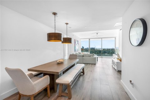 Condominio en venta en Bal Harbour, Florida, 2 dormitorios, 158.31 m2 № 2023163 - foto 11