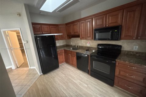 House in Boynton Beach, Florida 2 bedrooms, 103.49 sq.m. № 1806131 - photo 2