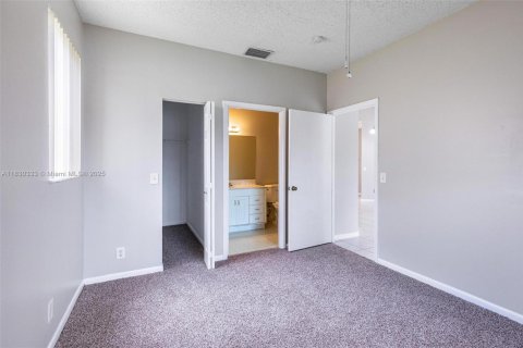 House in Boynton Beach, Florida 2 bedrooms, 103.49 sq.m. № 1806131 - photo 12