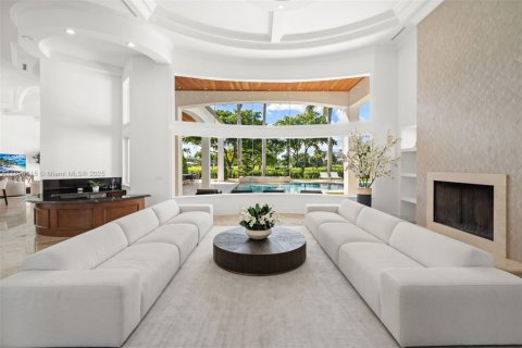 House in Fort Lauderdale, Florida 6 bedrooms, 768.02 sq.m. № 1952485 - photo 12