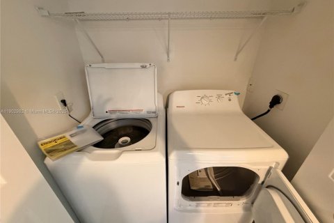 Снять в аренду кондоминиум в Кейп-Корал, Флорида 2 спальни, 91.97м2, № 1954502 - фото 7