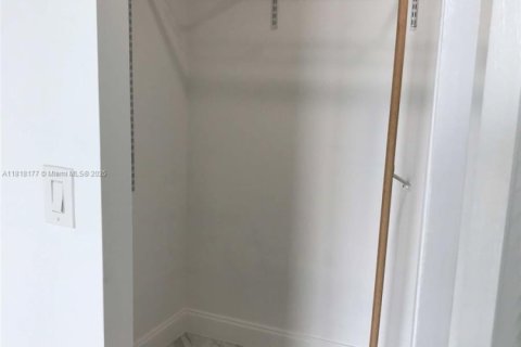 Купить кондоминиум в Халландейл-Бич, Флорида 1 спальня, 81.29м2, № 1775226 - фото 8
