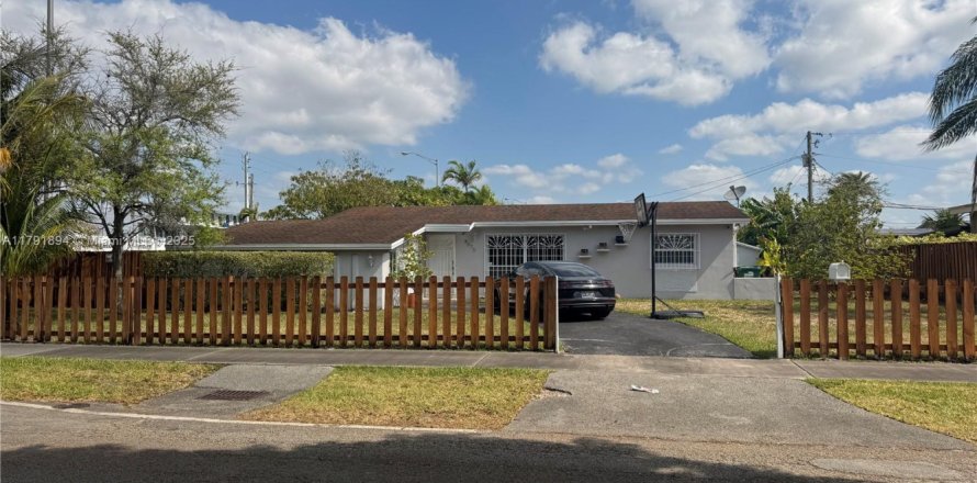Villa ou maison à Miami, Floride 3 chambres, 137.12 m2 № 1864594