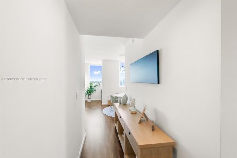 Condo in Miami, Florida, 2 bedrooms  № 1996091 - photo 28