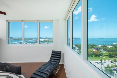 Condo in Miami, Florida, 2 bedrooms  № 1996091 - photo 5