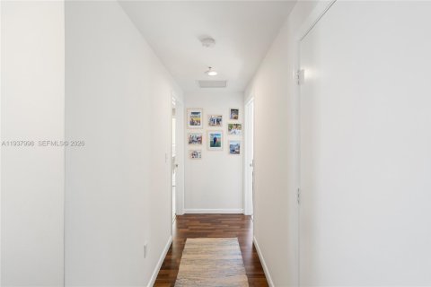 Condo in Miami, Florida, 2 bedrooms  № 1996091 - photo 29