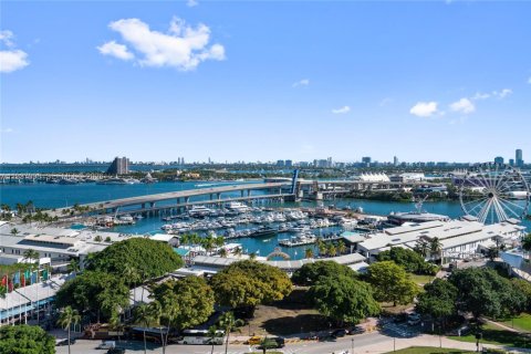 Condo in Miami, Florida, 2 bedrooms  № 1996091 - photo 19