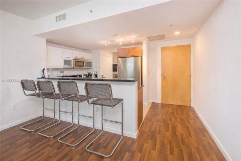 Condo in Miami, Florida, 2 bedrooms  № 1996091 - photo 11