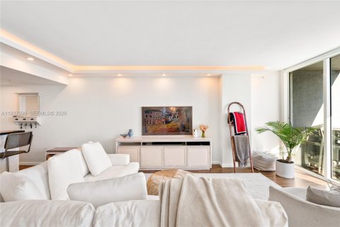 Condo in Miami, Florida, 2 bedrooms  № 1996091 - photo 13
