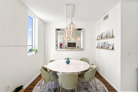 Condo in Miami, Florida, 2 bedrooms  № 1996091 - photo 15