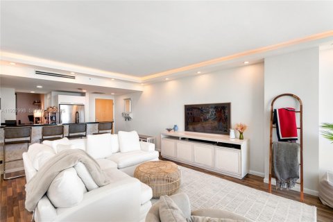 Condo in Miami, Florida, 2 bedrooms  № 1996091 - photo 14
