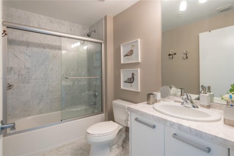 Condo in Miami, Florida, 2 bedrooms  № 1996091 - photo 6