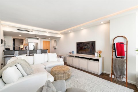 Condo in Miami, Florida, 2 bedrooms  № 1996091 - photo 25
