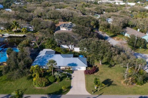 House in Vero Beach, Florida 3 bedrooms, 193.24 sq.m. № 1047836 - photo 1