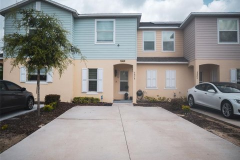 Adosado en Kissimmee, Florida 3 dormitorios, 163.69 m2 № 2212329