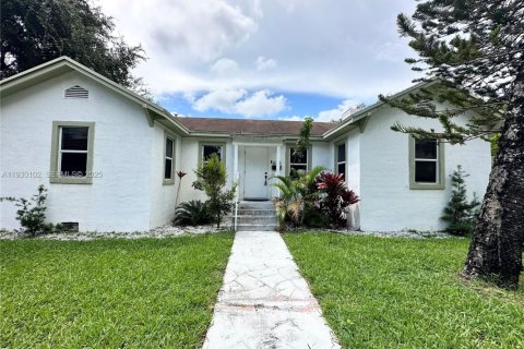 Снять в аренду виллу или дом в Майами, Флорида 4 спальни, 160.35м2, № 1989389 - фото 3