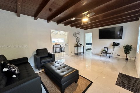 Снять в аренду виллу или дом в Майами, Флорида 4 спальни, 160.35м2, № 1989389 - фото 4