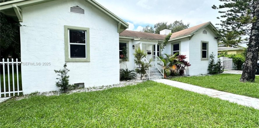 Дом в Майами, Флорида 4 спальни, 160.35м2 № 1989389