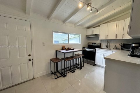 Снять в аренду виллу или дом в Майами, Флорида 4 спальни, 160.35м2, № 1989389 - фото 6