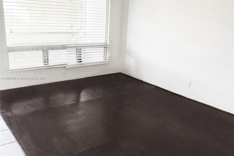 Condominio en alquiler en Lauderhill, Florida, 2 dormitorios, 76.92 m2 № 1931746 - foto 6