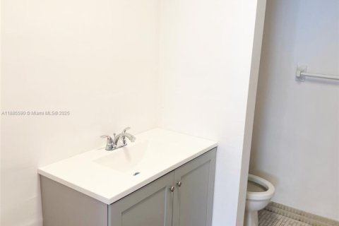 Condominio en alquiler en Lauderhill, Florida, 2 dormitorios, 76.92 m2 № 1931746 - foto 5