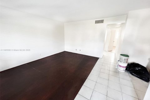 Condominio en alquiler en Lauderhill, Florida, 2 dormitorios, 76.92 m2 № 1931746 - foto 10