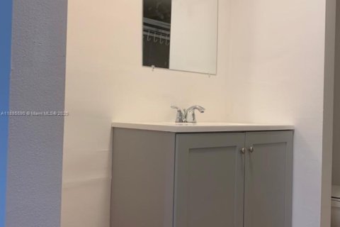 Condominio en alquiler en Lauderhill, Florida, 2 dormitorios, 76.92 m2 № 1931746 - foto 3