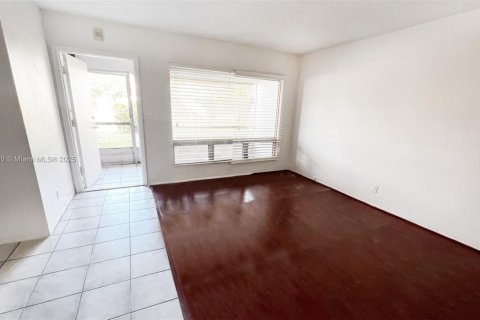 Condominio en Lauderhill, Florida, 2 dormitorios  № 1931746