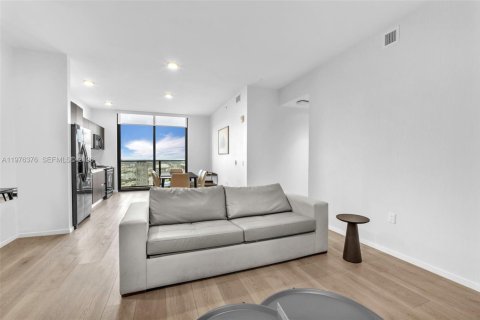 Apartment in Miami, Florida 3 bedrooms, 106.84 sq.m. № 2040671 - photo 19