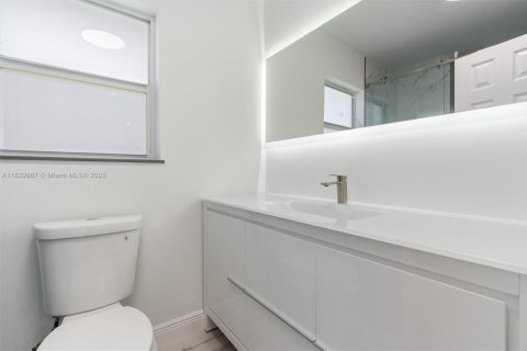 House in Pompano Beach, Florida 2 bedrooms, 164.44 sq.m. № 1806331 - photo 17