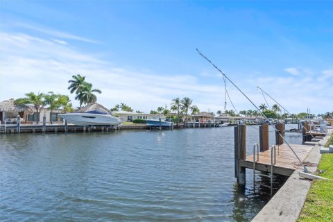 House in Pompano Beach, Florida 2 bedrooms, 164.44 sq.m. № 1806331 - photo 28