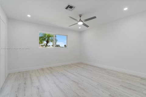 House in Pompano Beach, Florida 2 bedrooms, 164.44 sq.m. № 1806331 - photo 14
