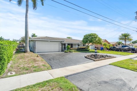 House in Pompano Beach, Florida 2 bedrooms, 164.44 sq.m. № 1806331 - photo 1
