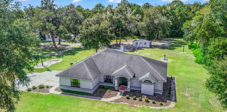 House in Reddick, Florida 3 bedrooms, 194.17 sq.m. № 2396266