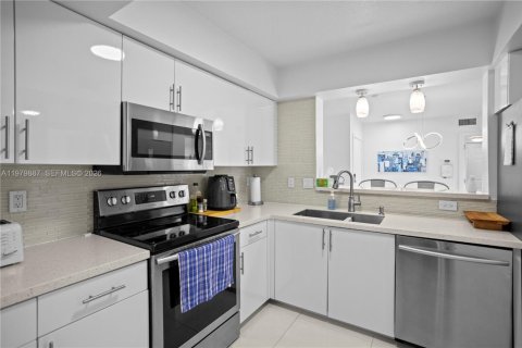 Кондоминиум с 2 спальнями в Дания-Бич, Флорида № 2046259