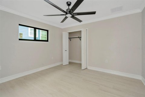 House in Treasure Island, Florida 3 bedrooms, 196.77 sq.m. № 2093257 - photo 27