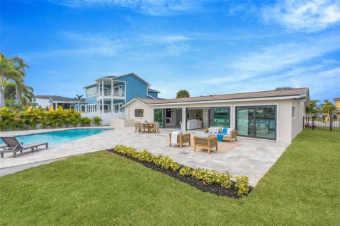 House in Treasure Island, Florida 3 bedrooms, 196.77 sq.m. № 2093257 - photo 8